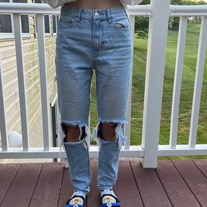 AMERICAN EAGLE mom jeans, size 00 but fits like 0